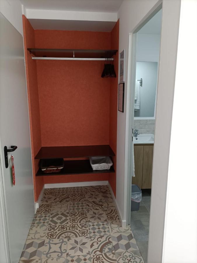 Hostal Las Encinas Villaviciosa de Odón Buitenkant foto