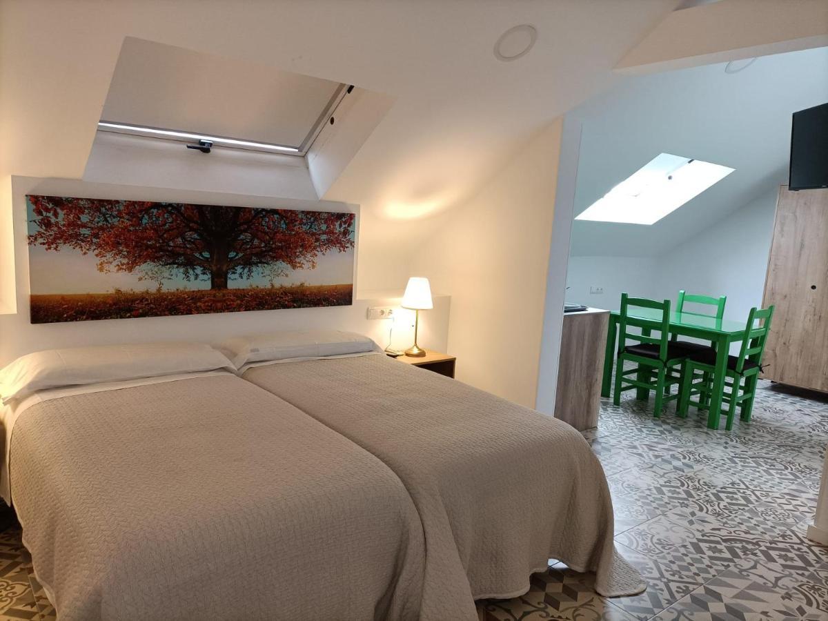 Hostal Las Encinas Villaviciosa de Odón Buitenkant foto
