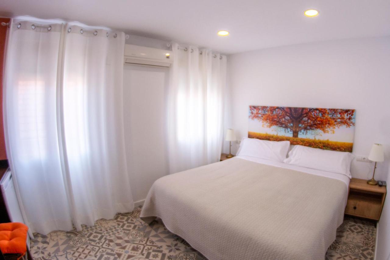 Hostal Las Encinas Villaviciosa de Odón Buitenkant foto